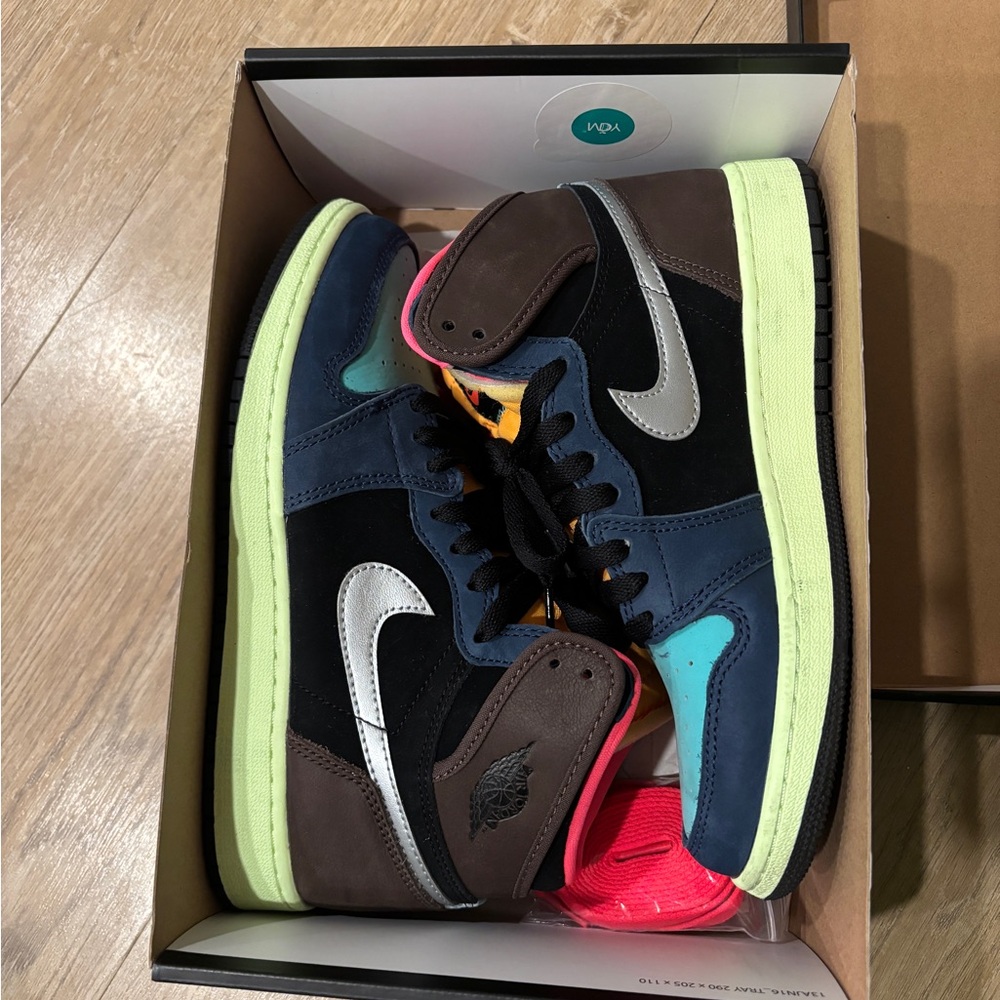 Nike Sneakers with Bright Pink Interior and Black Trim